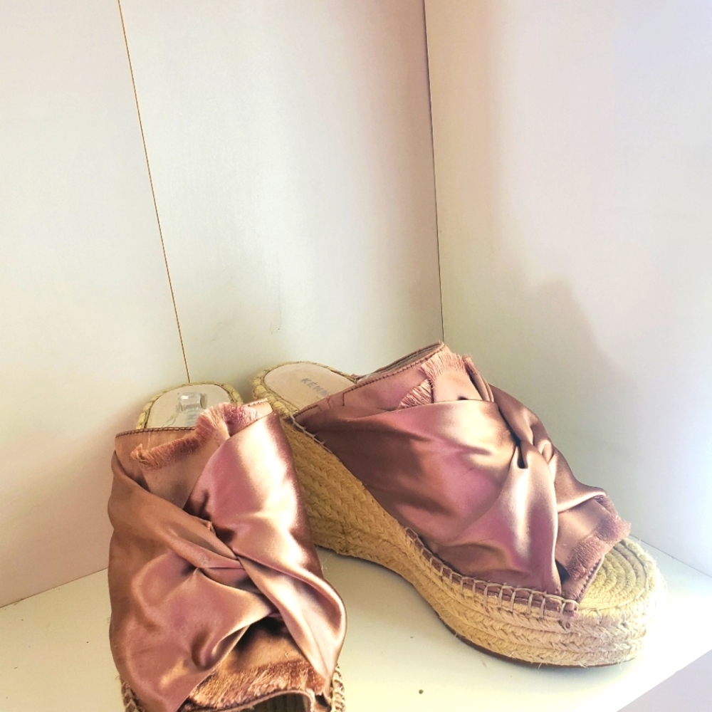 Kenneth Cole wedge heel shoe